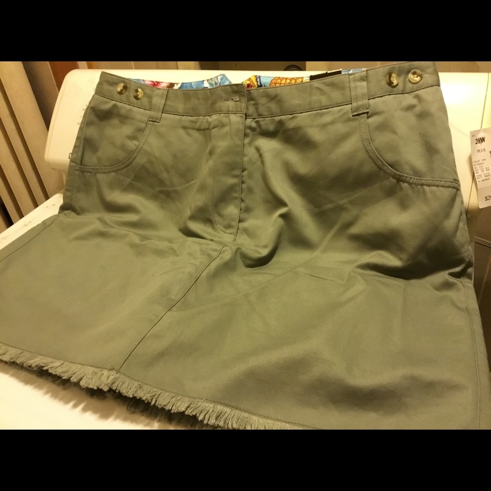 Nwt plus size skirt Army green 20